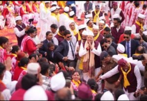 खटीमा में मुख्यमंत्री पुष्कर सिंह धामी के साथ होली खेलने के लिए उमडा पूरा शहर