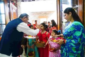 सीएम आवास में मनाया गया लोकपर्व फूलदेई, प्रदेशवासियों को दी शुभकामनाएं