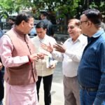 सीएम हेल्पलाइन पर दर्ज शिकायत की पड़ताल करने खुद मौके पर पहुंचे सीएम धामी