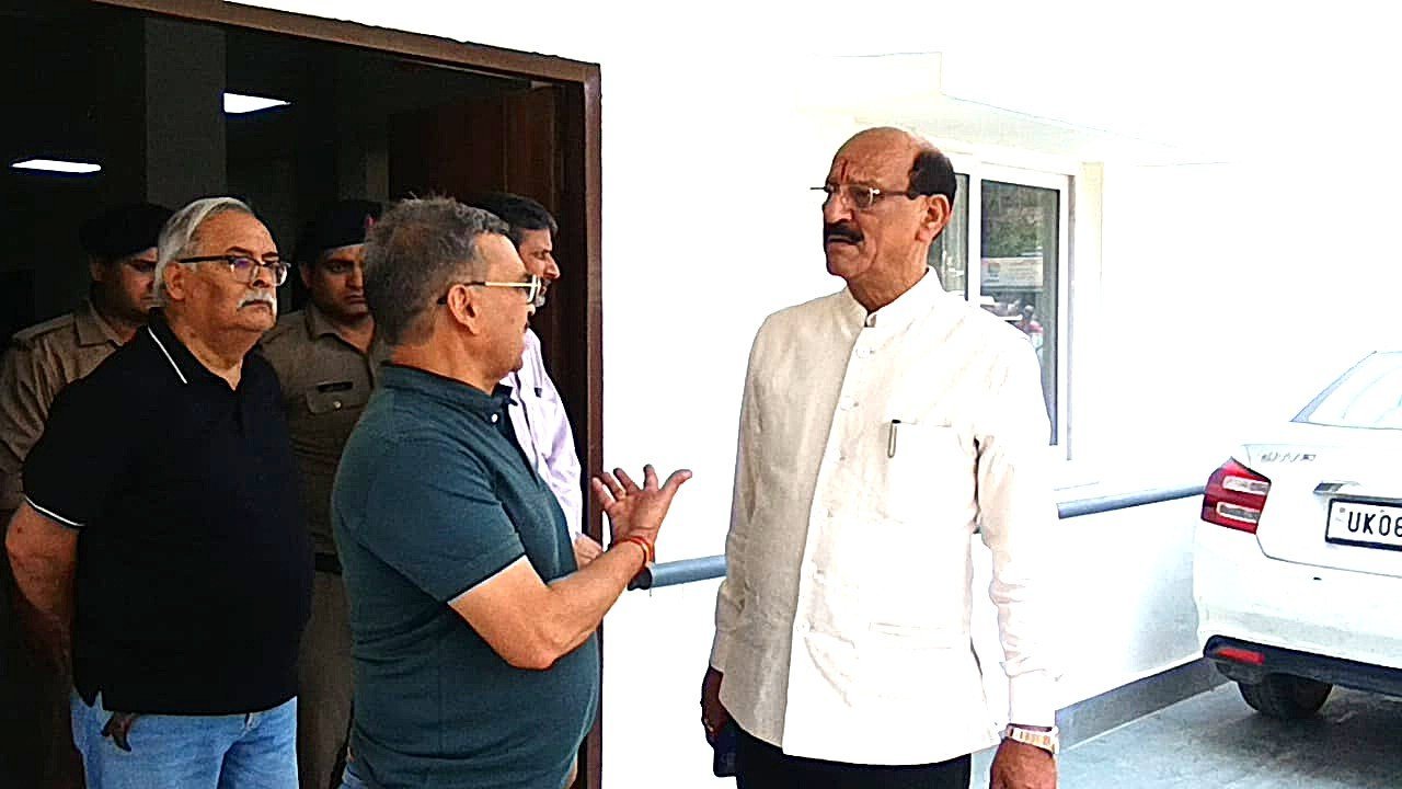 सीएचसी रायपुर की नई निर्माणाधीन बिल्डिंग का स्वास्थ्य मंत्री सुबोध उनियाल ने लिया जायजा