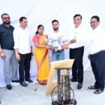 सीएम को सौंपा ज्ञापन, शाम तक मिली सिलाई मशीन