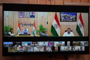 मुख्यमंत्री ने समस्त जिलाधिकारियों के साथ की वर्चुअल बैठक, 15 अक्टूबर तक किसी भी स्थिति में प्रदेश की सभी सड़कों को किया जाए गड्ढामुक्त