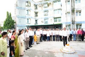 स्वतंत्रता दिवस के अवसर पर सूचना एवं लोकसंपर्क विभाग के महानिदेशक बंशी धर तिवारी ने विभागीय परिसर में ध्वजारोहण किया । इस अवसर पर उन्होंने विभाग के अधिकारियों एवं कर्मचारियों को स्वतंत्रता दिवस की शुभकामनाएं दीं।